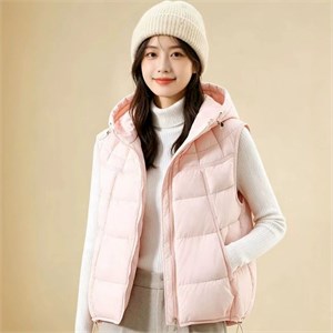 {{photo.Alt || photo.Description || 'Cute Woman Жилет с капюшоном  022-817'}}