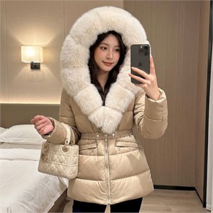 {{photo.Alt || photo.Description || 'Cute Woman Куртка с капюшоном  026-A25'}}