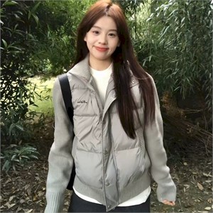 {{photo.Alt || photo.Description || 'Cute Woman Куртка с трикотажными рукавами  009-A35'}}