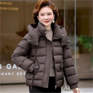 {{photo.Alt || photo.Description || 'Cute Woman Куртка с капюшоном  001-B69'}}
