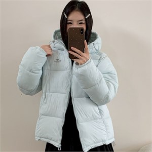 {{photo.Alt || photo.Description || 'Cute Woman Куртка с капюшоном  028-2612'}}