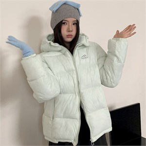 {{photo.Alt || photo.Description || 'Cute Woman Куртка с капюшоном  028-2612'}}