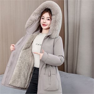 {{photo.Alt || photo.Description || 'Cute Woman Куртка с капюшоном  001-392'}}