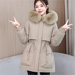 {{photo.Alt || photo.Description || 'Cute Woman Куртка с капюшоном  001-392'}}