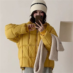 {{photo.Alt || photo.Description || 'Cute Woman  Куртка с вязаным капюшоном  028-2602'}}
