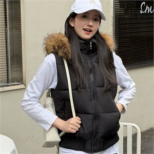 {{photo.Alt || photo.Description || 'Cute Woman  Жилет с капюшоном  025-A03'}}