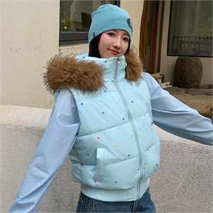 {{photo.Alt || photo.Description || 'Cute Woman  Жилет с капюшоном  025-A03'}}