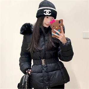 {{photo.Alt || photo.Description || 'Cute Woman  Куртка ретро с капюшоном  009-A28'}}
