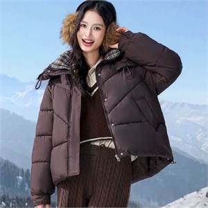 {{photo.Alt || photo.Description || 'Cute Woman Куртка с капюшоном  009-A21'}}