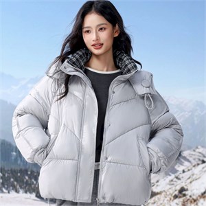 {{photo.Alt || photo.Description || 'Cute Woman Куртка с капюшоном  009-A21'}}