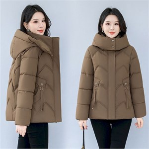 {{photo.Alt || photo.Description || 'Cute Woman Куртка стеганая пуховая 	 035-3076'}}