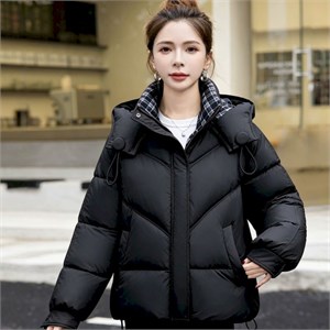 {{photo.Alt || photo.Description || 'Cute Woman Куртка с капюшоном  035-3075'}}