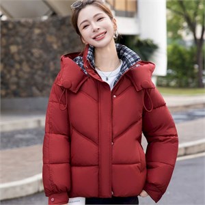 {{photo.Alt || photo.Description || 'Cute Woman Куртка с капюшоном  035-3075'}}
