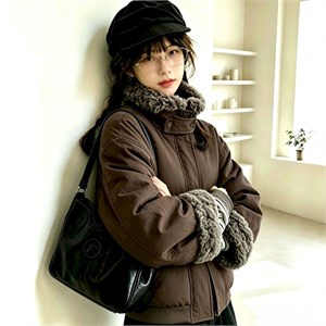 {{photo.Alt || photo.Description || 'Cute Woman  Куртка двусторонняя женская и мужская  012-2609-011-278'}}