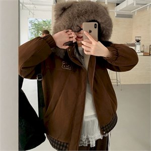 {{photo.Alt || photo.Description || 'Cute Woman  Куртка с капюшоном  027-836'}}