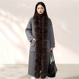 {{photo.Alt || photo.Description || 'Cute Woman Пальто с меховым воротником  026-C2'}}