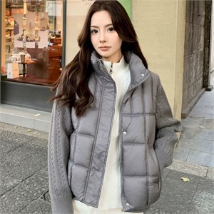 {{photo.Alt || photo.Description || 'Cute Woman Куртка с трикотажными рукавами  015-2610'}}