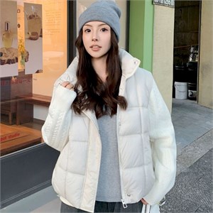{{photo.Alt || photo.Description || 'Cute Woman Куртка с трикотажными рукавами  015-2610'}}