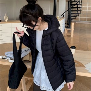 {{photo.Alt || photo.Description || 'Cute Woman Куртка с капюшоном  027-830'}}