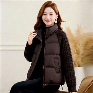 {{photo.Alt || photo.Description || 'Cute Woman Куртка с трикотажными рукавами  002-2612'}}