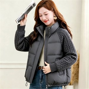 {{photo.Alt || photo.Description || 'Cute Woman Куртка с трикотажными рукавами  002-2612'}}