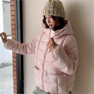 {{photo.Alt || photo.Description || 'Cute Woman Куртка с капюшоном  001-B09'}}
