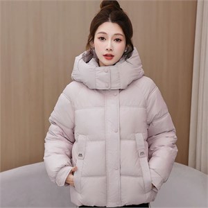 {{photo.Alt || photo.Description || 'Cute Woman Куртка с капюшоном  022-827'}}