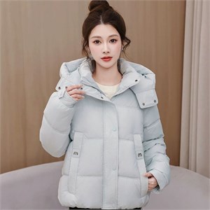 {{photo.Alt || photo.Description || 'Cute Woman Куртка с капюшоном  022-827'}}