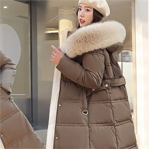 {{photo.Alt || photo.Description || 'Cute Woman Пуховик-пальто с капюшоном  8801'}}
