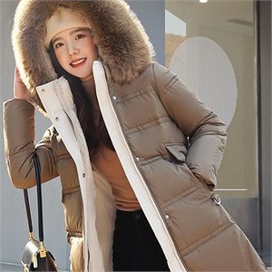 {{photo.Alt || photo.Description || 'Cute Woman Пуховик-пальто с капюшоном  8801'}}