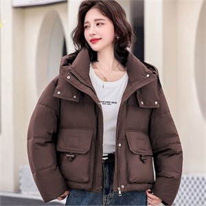 {{photo.Alt || photo.Description || 'Cute Woman Куртка стеганая пуховая  033-2929'}}