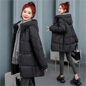 {{photo.Alt || photo.Description || 'Cute Woman Куртка стеганая пуховая  033-2018'}}