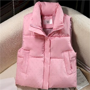 {{photo.Alt || photo.Description || 'Cute Woman Жилет женский пуховый  025-766'}}