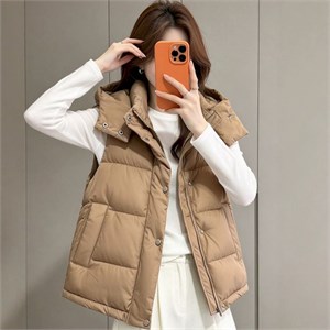 {{photo.Alt || photo.Description || 'Cute Woman Жилет женский пуховый  031-603'}}
