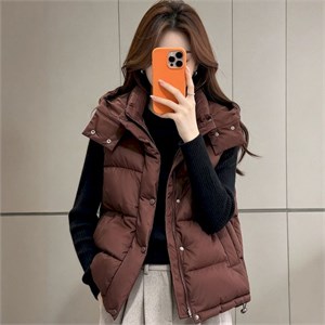 {{photo.Alt || photo.Description || 'Cute Woman Жилет женский пуховый  031-603'}}