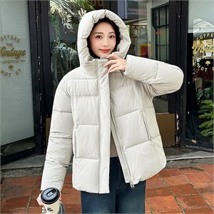 {{photo.Alt || photo.Description || 'Cute Woman Куртка с капюшоном  016-2607'}}
