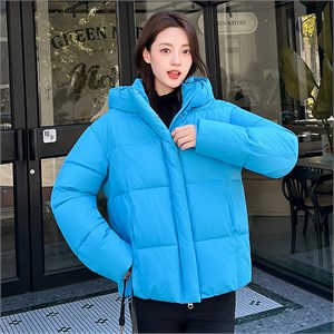 {{photo.Alt || photo.Description || 'Cute Woman Куртка с капюшоном  016-2607'}}