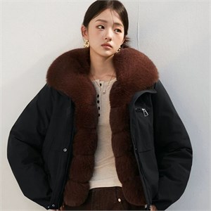 {{photo.Alt || photo.Description || 'Cute Woman Куртка с меховым воротником  026-661'}}