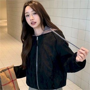 {{photo.Alt || photo.Description || 'Cute Woman Куртка со съемным капюшоном  026-A17'}}
