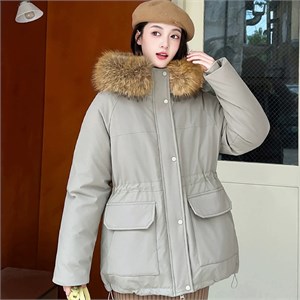 {{photo.Alt || photo.Description || 'Cute Woman Куртка с капюшоном  016-26117'}}