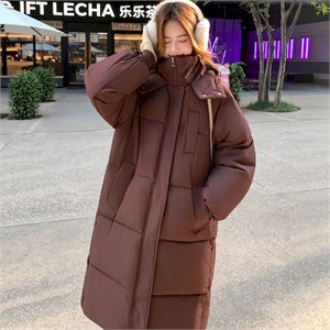 {{photo.Alt || photo.Description || 'Cute Woman Пуховик-пальто с капюшоном  025-A08'}}