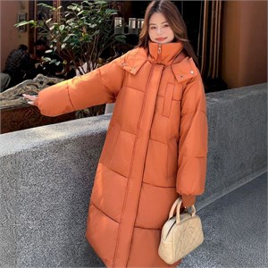 {{photo.Alt || photo.Description || 'Cute Woman Пуховик-пальто с капюшоном  025-A08'}}