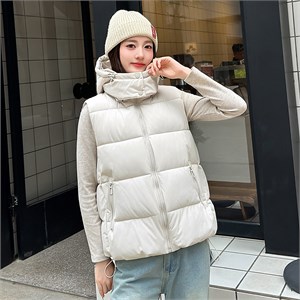 {{photo.Alt || photo.Description || 'Cute Woman Жилет с капюшоном  016-2603'}}