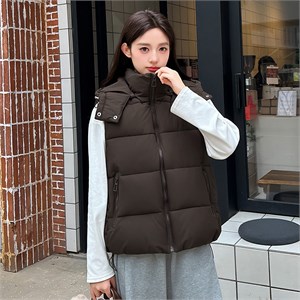 {{photo.Alt || photo.Description || 'Cute Woman Жилет с капюшоном  016-2603'}}