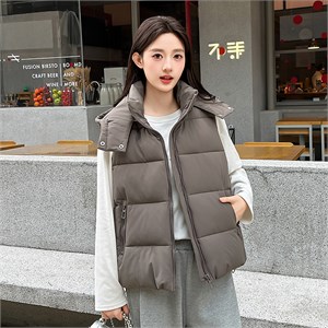 {{photo.Alt || photo.Description || 'Cute Woman Жилет с капюшоном  016-2603'}}