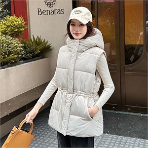 {{photo.Alt || photo.Description || 'Cute Woman Жилет с капюшоном  016-2610'}}