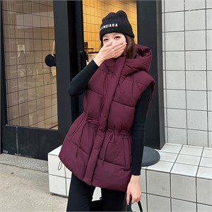 {{photo.Alt || photo.Description || 'Cute Woman Жилет с капюшоном  016-2610'}}