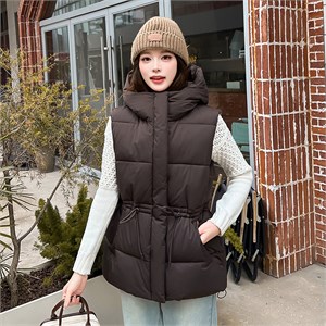 {{photo.Alt || photo.Description || 'Cute Woman Жилет с капюшоном  016-2610'}}