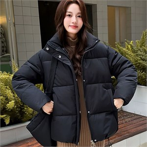 {{photo.Alt || photo.Description || 'Cute Woman Пуховик  016-26101'}}