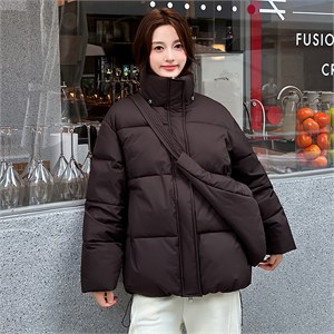 {{photo.Alt || photo.Description || 'Cute Woman Пуховик  016-26101'}}